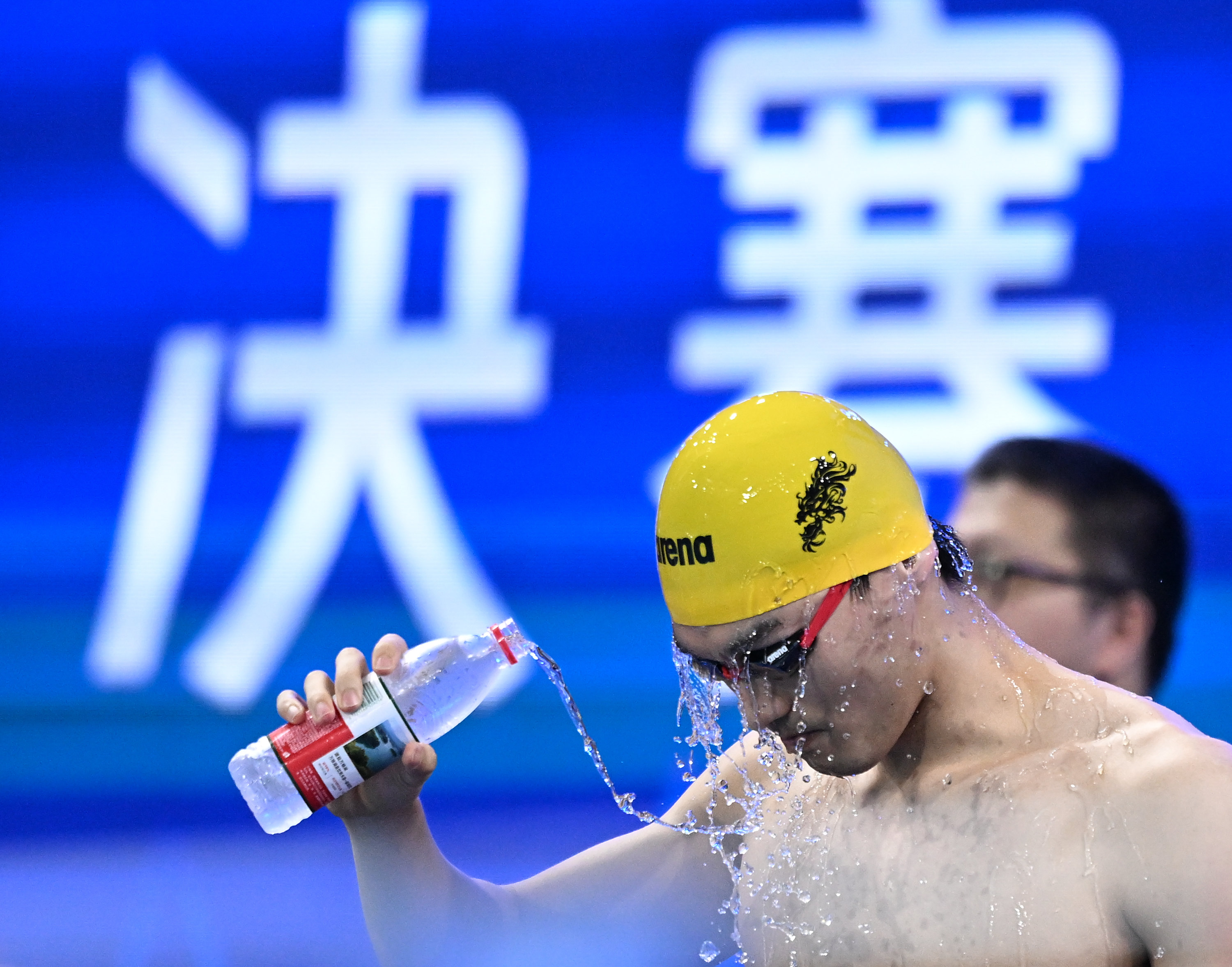 包含游泳再创历史，冠军实至名归的词条