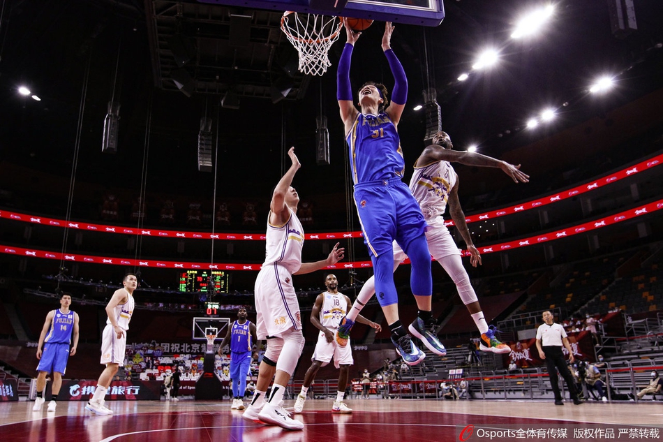 太阳碾压天津队，王哲林刷新纪录