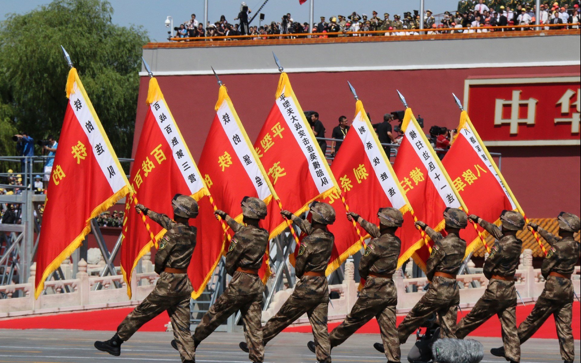 猛龙掀翻雄鹿,无名小卒切特·霍姆格伦爆冷成为关键先生